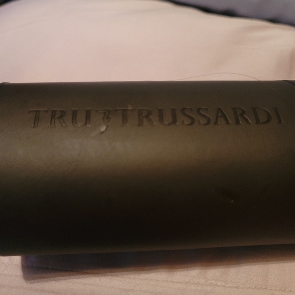 BEAUTIFUL CHOCOLATE LEATHER TRU TRUSSARDI PROTECTIVE GLASSES CASE - Picture 3 of 3